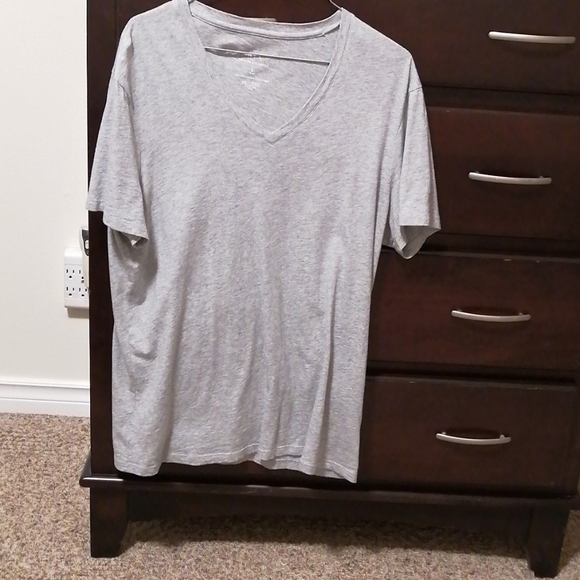 Armani exchange v neck shirt. - Picture 1 of 1